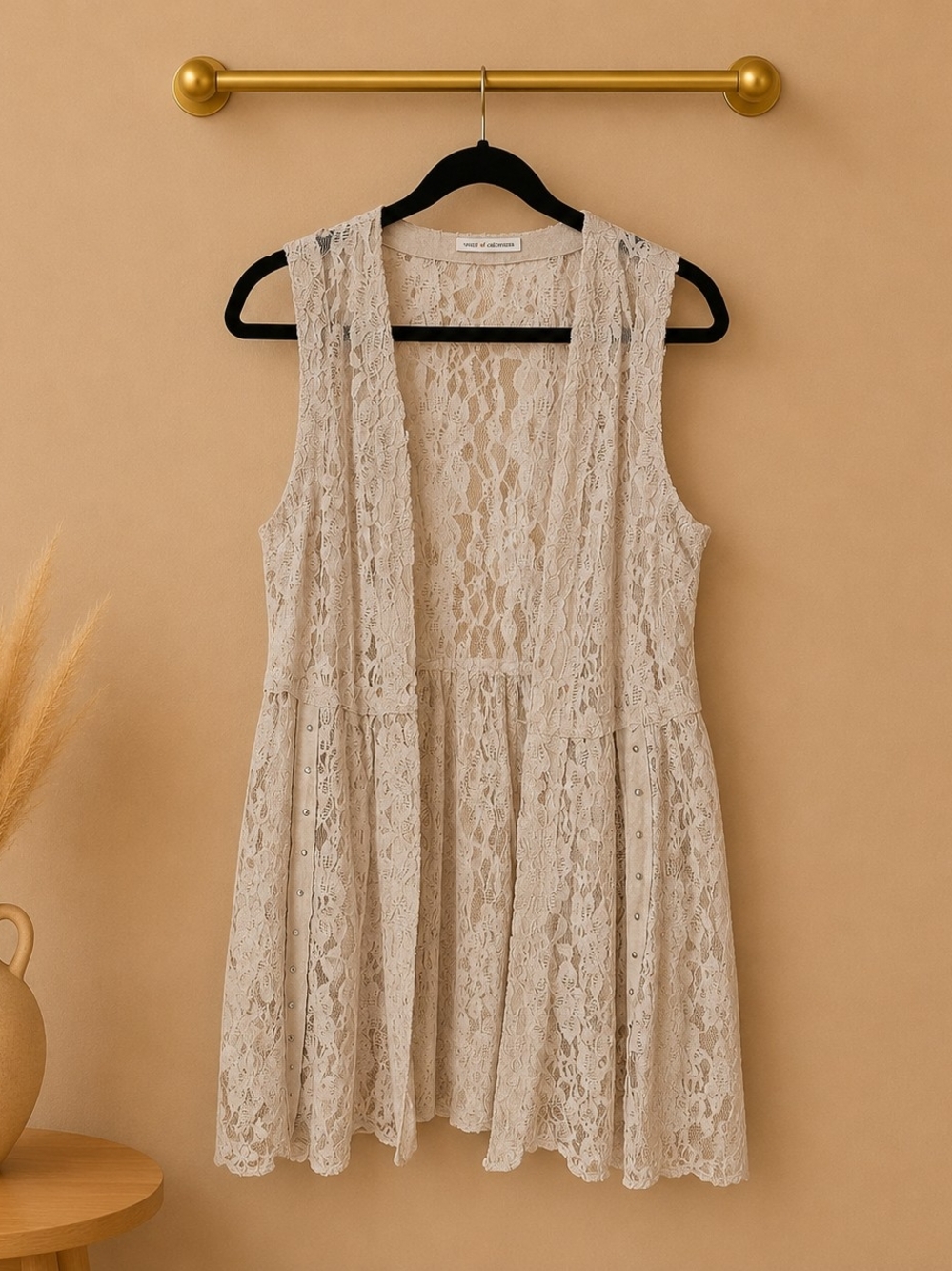 Lace Sleeveless Vest in Cream